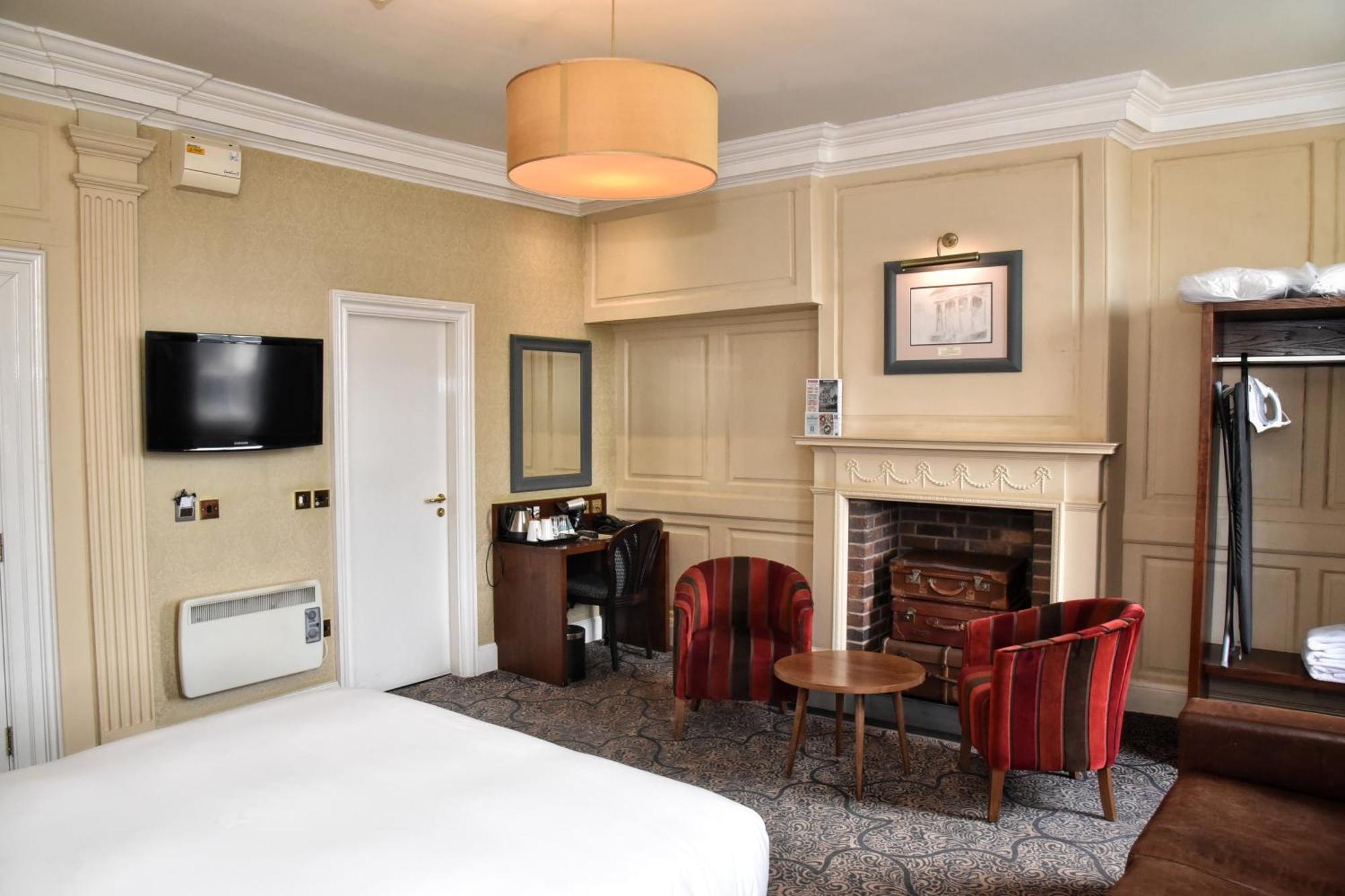 The Castle Hotel Wetherspoon Ruthin Eksteriør bilde