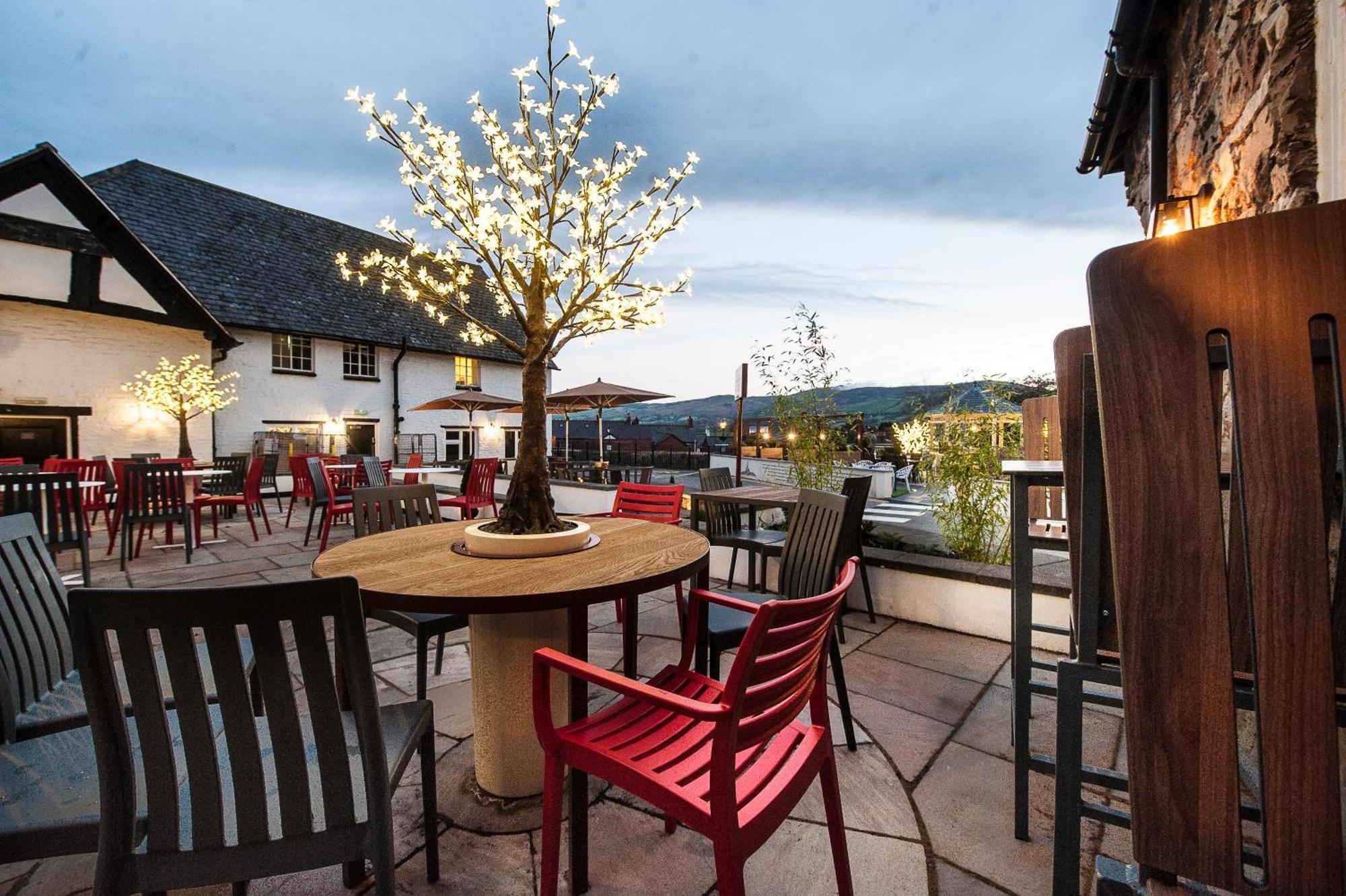 The Castle Hotel Wetherspoon Ruthin Eksteriør bilde