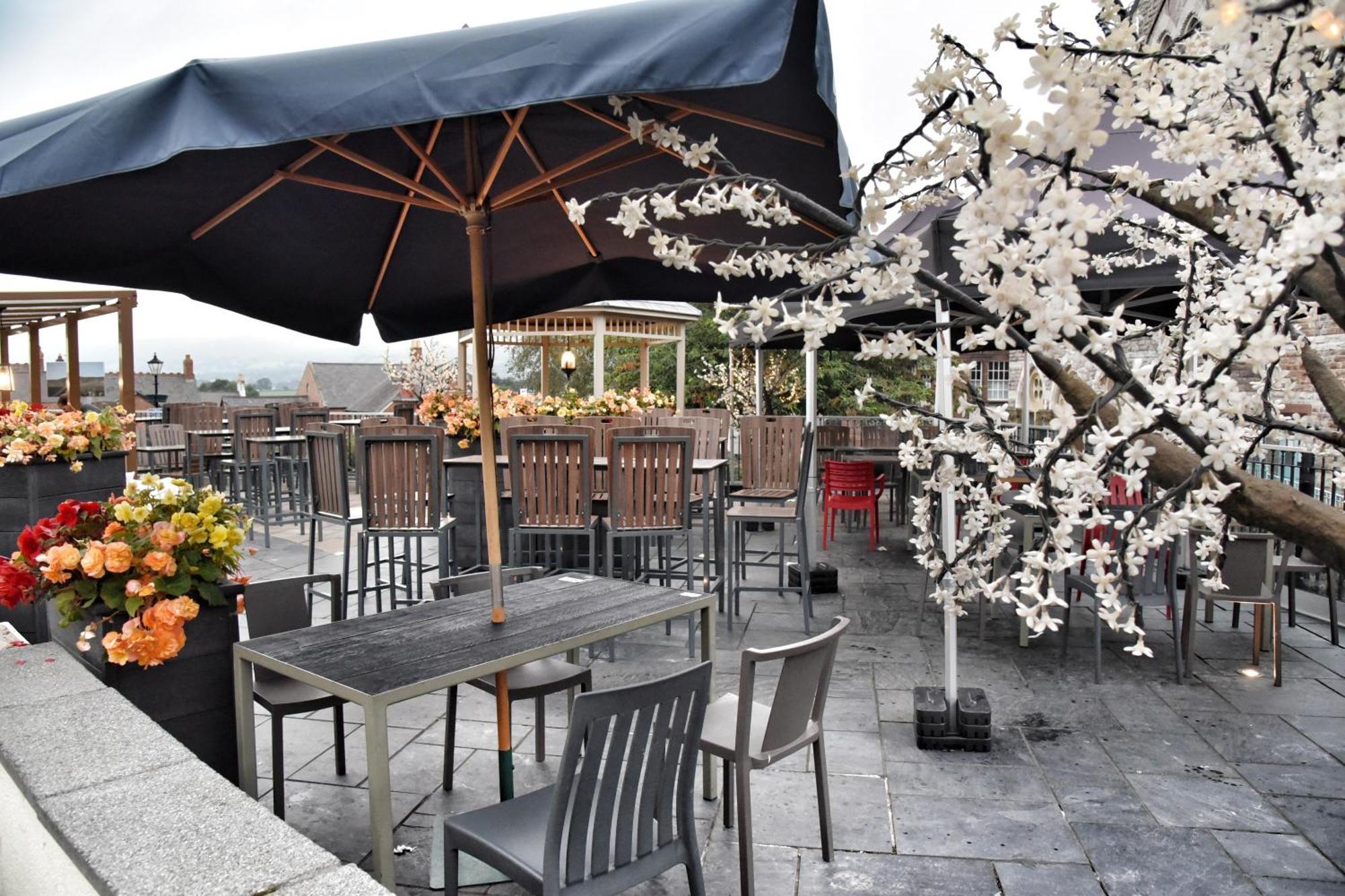 The Castle Hotel Wetherspoon Ruthin Eksteriør bilde