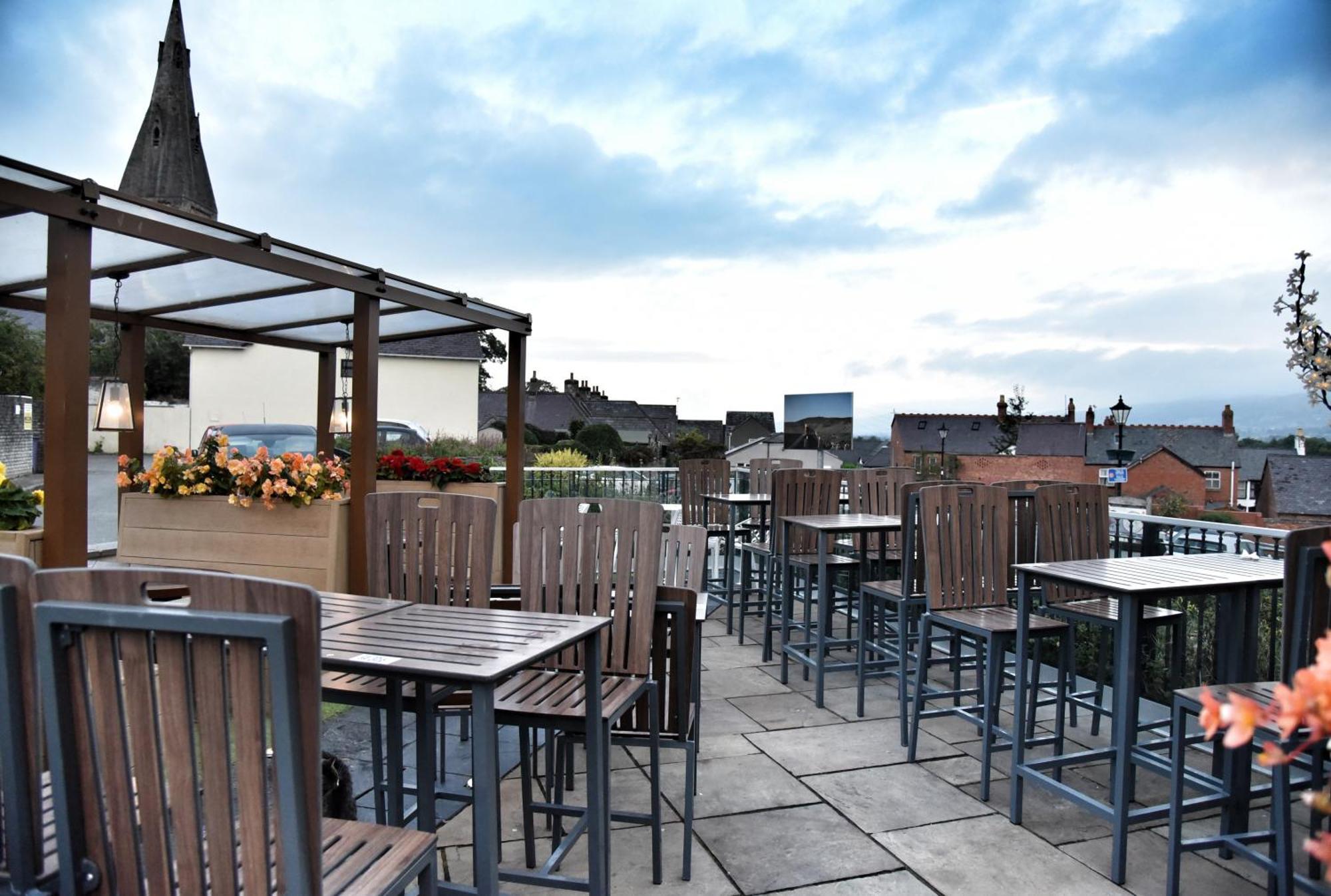 The Castle Hotel Wetherspoon Ruthin Eksteriør bilde