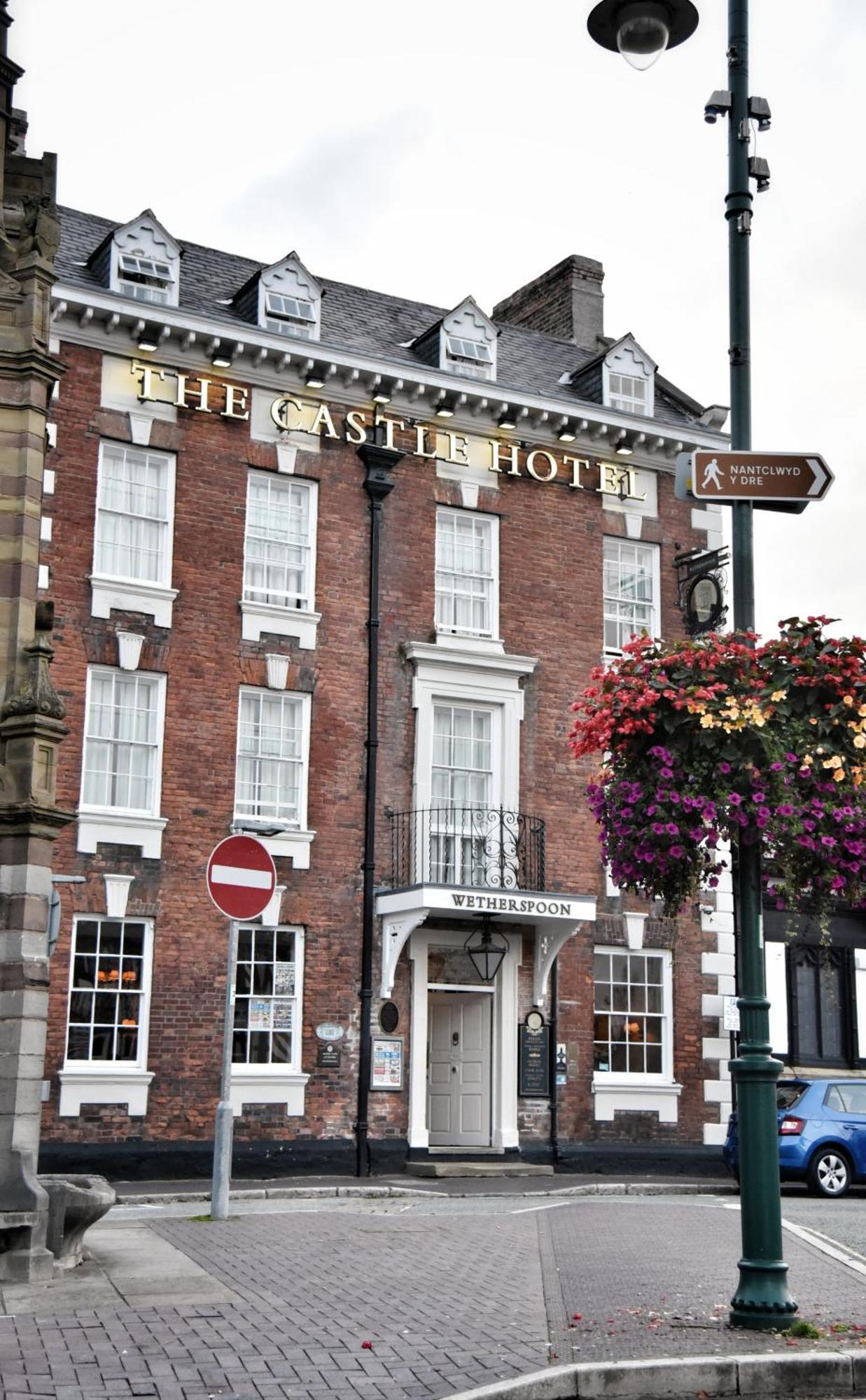 The Castle Hotel Wetherspoon Ruthin Eksteriør bilde