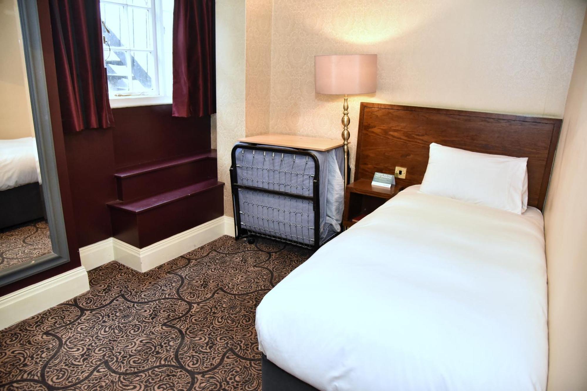 The Castle Hotel Wetherspoon Ruthin Eksteriør bilde